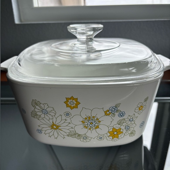 Pyrex | Kitchen | Vintage Pyrex 3 Quart Casserole Dish With Lid In ...